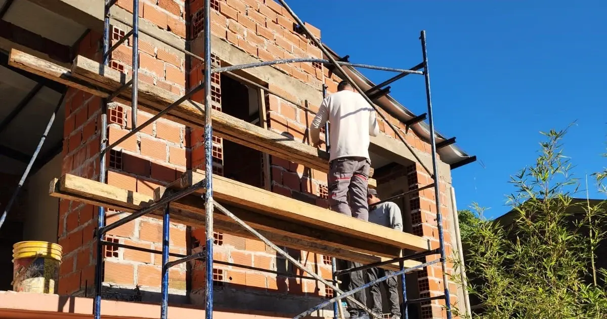 Invertir en Ladrillos: Por qué Construir tu Casa Hoy es la Mejor Decisión para tus Ahorros | Colaso Construcciones